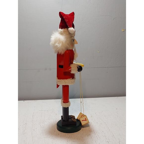 16" count down nut cracker - Picture 2 of 5